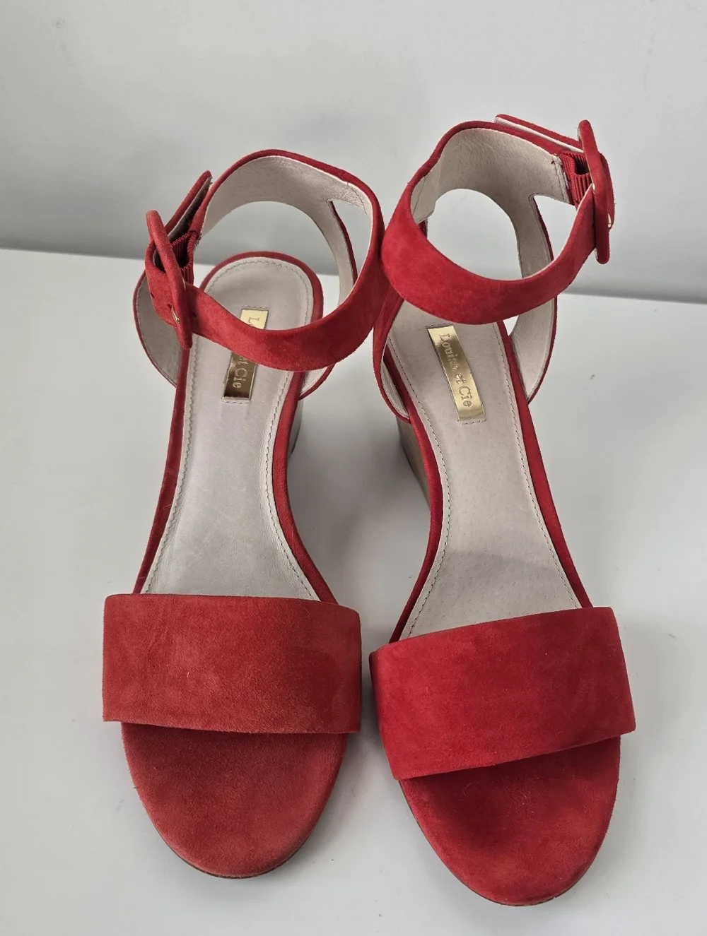 Louise et Cie Red Suede Open Toe Ankle Strap Wedge Sandal 8M Summer Date Night